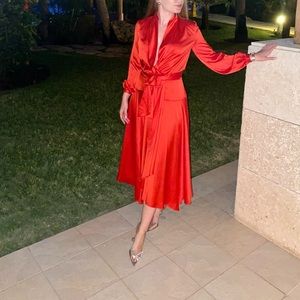 Satin midi red dress used
